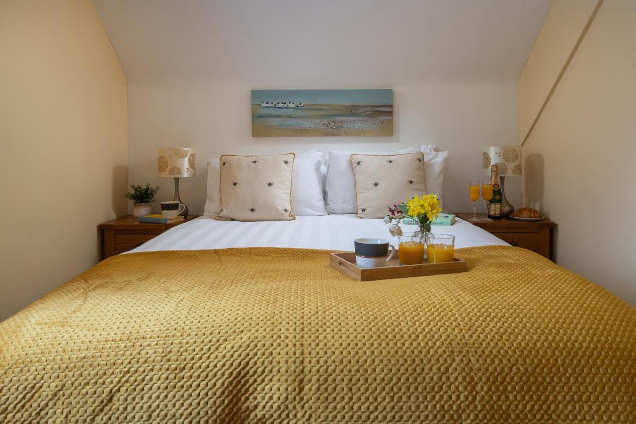 The Coachhouse - Cottage With Private Hot Tub Colwyn Bay Ngoại thất bức ảnh