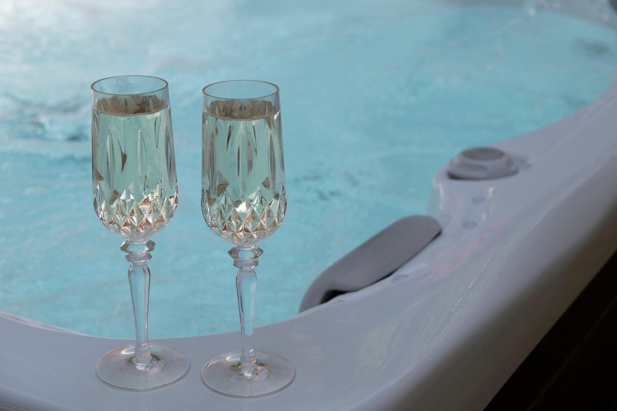 The Coachhouse - Cottage With Private Hot Tub Colwyn Bay Ngoại thất bức ảnh
